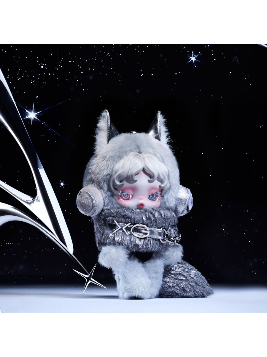 POP MART Silver Plush Doll Pendant – SKULLPANDA x XG Japan POP MART Silver Plush Doll Pendant – SKULLPANDA x XG Japan