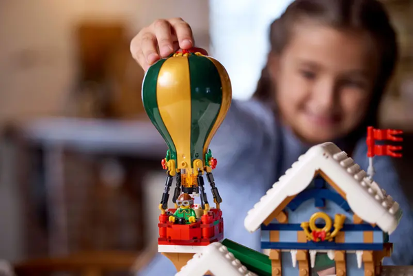 LEGO Icons Christmas Santa’s Post Office Building Set