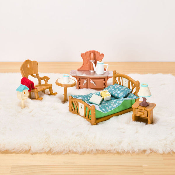 Sylvanian Families Long-Tailed Tit Cozy Log Cottage Set