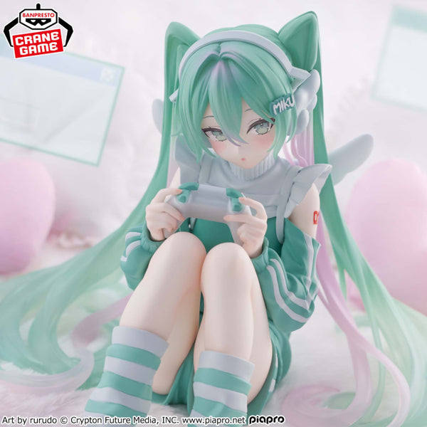 Hatsune Miku Holiday Memories Game Figure