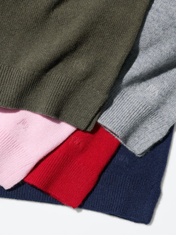 【PRE-ORDER】UNIQLO × JW ANDERSON Wool Cashmere V-Neck Short Sweater Style 487514