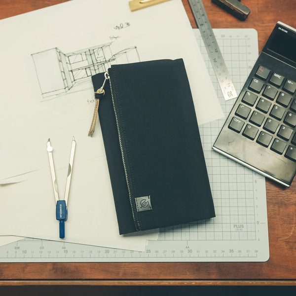 Hobonichi Techo 2027 Tragen Black Weeks Cover