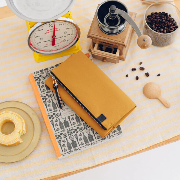 Hobonichi Techo 2027 Tragen Mustard Weeks Cover