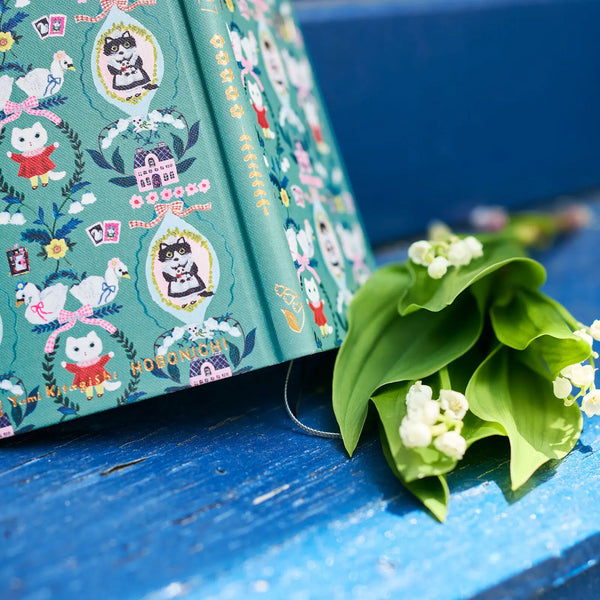 Hobonichi Weeks 2027 Yumi Kitagishi “White Cat Wallpaper” Weekly Planner – Japanese or English Edition