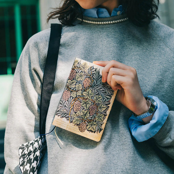 Hobonichi Techo 2027 V&A Series Vine HON A6 Daily Planner William Morris Design
